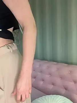 MiaLune_Pink from StripChat is Freechat