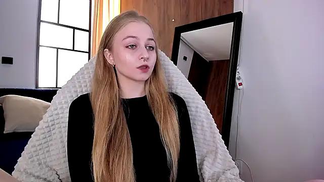 MiaMews from StripChat