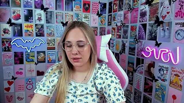 MiaMilas from StripChat
