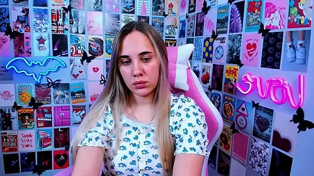 MiaMilas from StripChat