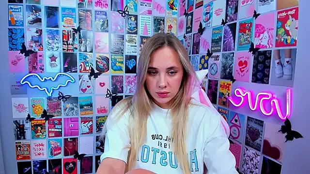 MiaMilas from StripChat