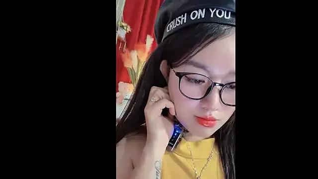 MiCandy-Lovee from StripChat is Freechat