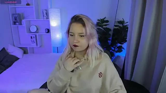 MichelleRebel from StripChat is Freechat
