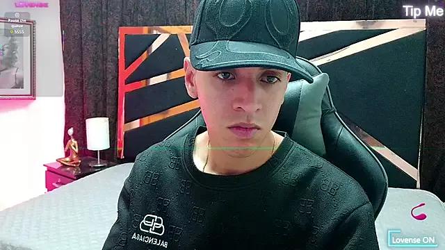 Mick_johnson from StripChat is Freechat