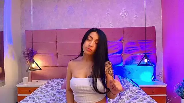 Mielcanelafg from StripChat is Freechat