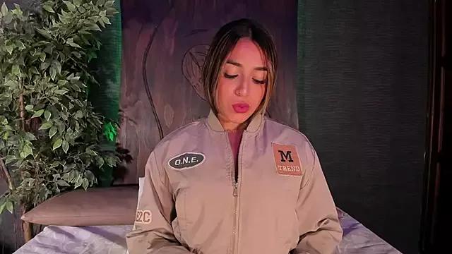 MiiaSinclair_ from StripChat