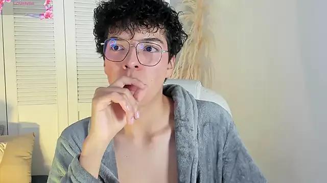 miilo_wolf from StripChat