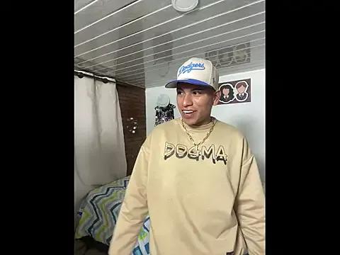 Mike_and_Rayan from StripChat is Freechat