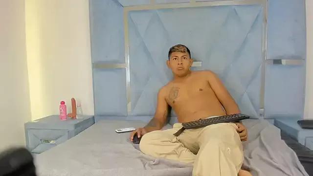 Mikeandmoonasm from StripChat is Freechat