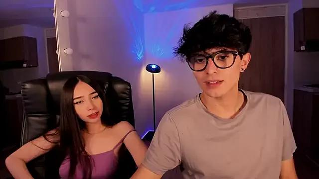 Mikeyvioleta_ from StripChat is Freechat