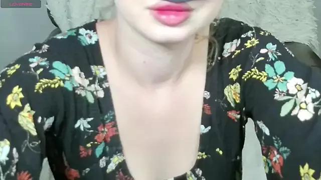 Mikki5P from StripChat