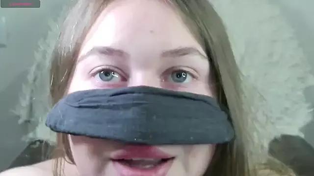 Mikki5P from StripChat