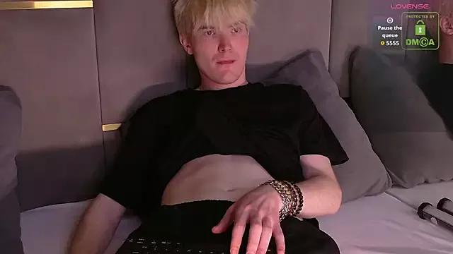 MikkiJohnsonn from StripChat is Freechat