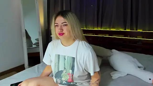 MikkiShoww from StripChat