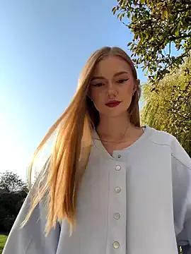 MilaMoone from StripChat is Freechat