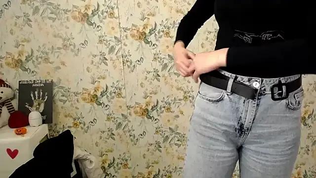 Milana_Cutie_ from StripChat is Freechat