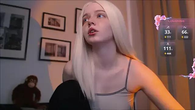 Mili_coy webcams show profile image 
