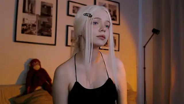 mili_coy from StripChat