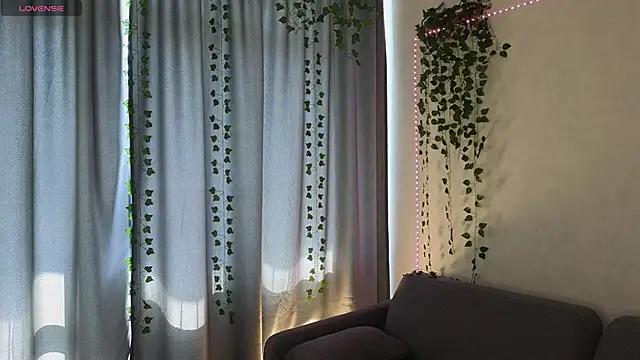 MiliLove12 from StripChat