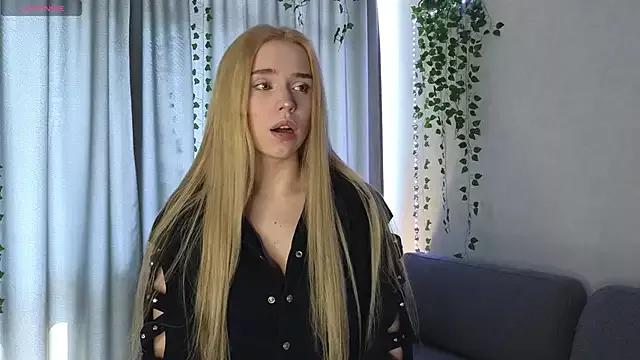 MiliLove12 from StripChat