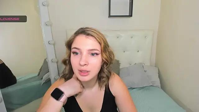 MilinaFox from StripChat