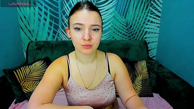 MilinaFox from StripChat