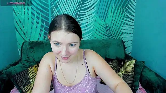 MilinaFox from StripChat