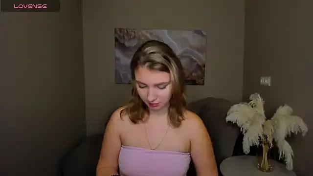 MilinaMorris from StripChat is Freechat