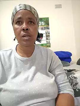 MilkBoobsxx82 from StripChat is Freechat