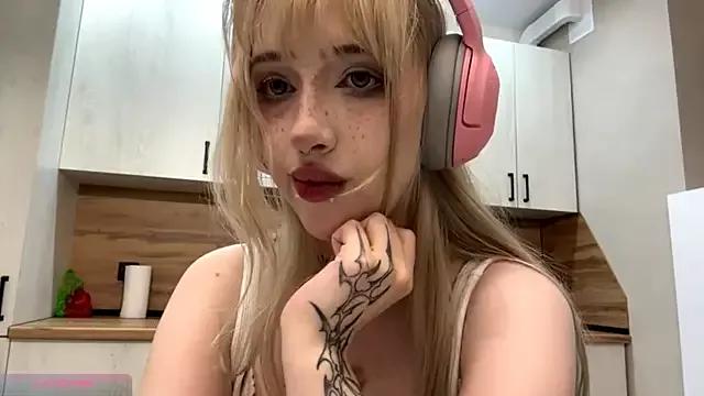 Milkmoriee webcams show profile image 
