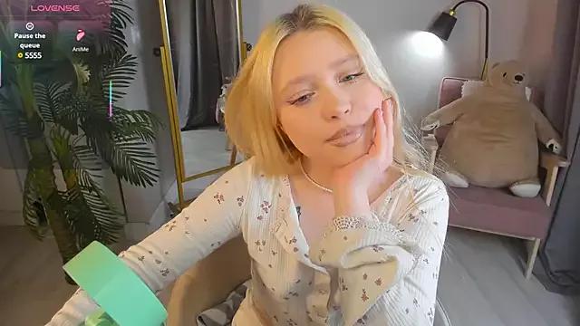 Millie_Vanillies from StripChat