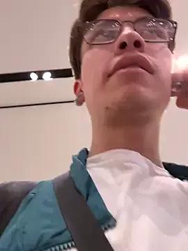 MiloThacth webcams show profile image 