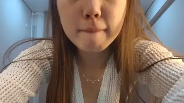 mimi_lan from StripChat is Freechat