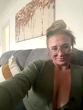 MimiMaee from StripChat is Freechat