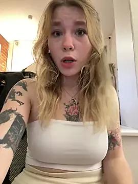 Mimiumuy from StripChat is Freechat