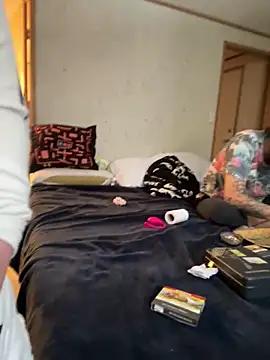 Mini_And_The_Bear from StripChat