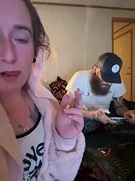 Mini_And_The_Bear from StripChat