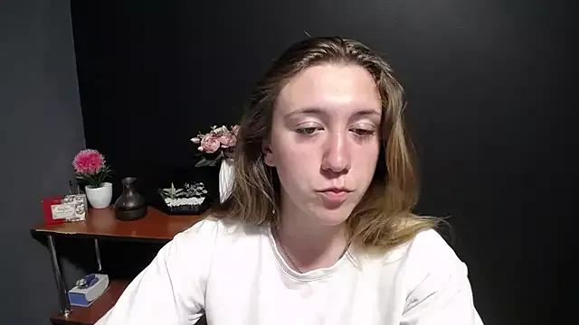 mini_bettie from StripChat
