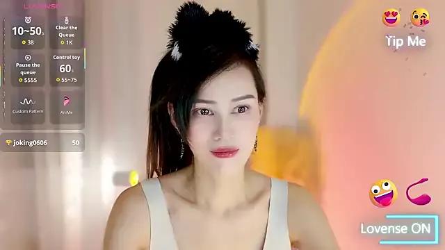 MiNi_Foxy from StripChat