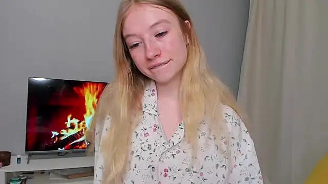 minidivaa_ from StripChat