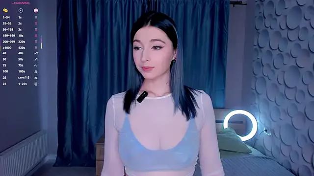 MinnieHiness from StripChat