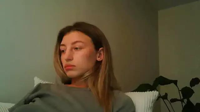 Photos of Miralyn from StripChat is Freechat