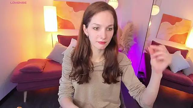 MirandaGlow from StripChat is Freechat