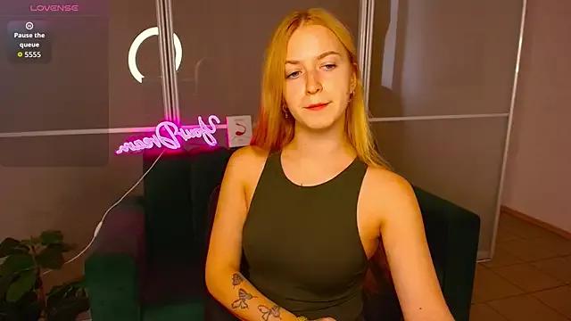 MirandaMayers from StripChat is Freechat
