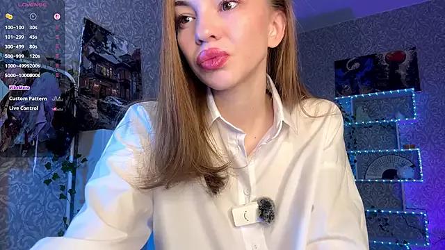 MiraVandee from StripChat is Freechat