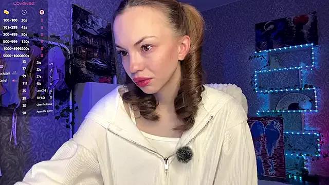 MiraVandee from StripChat is Freechat