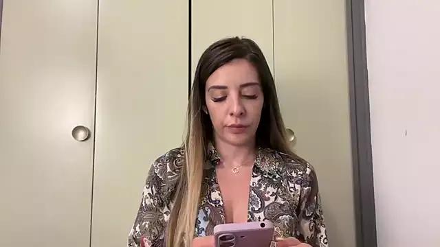 MissBella131 from StripChat