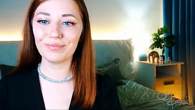 MissBeverlyMills from StripChat