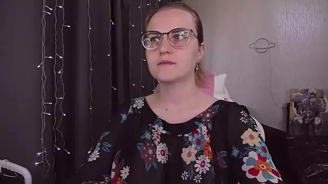 MissBrightShine from StripChat