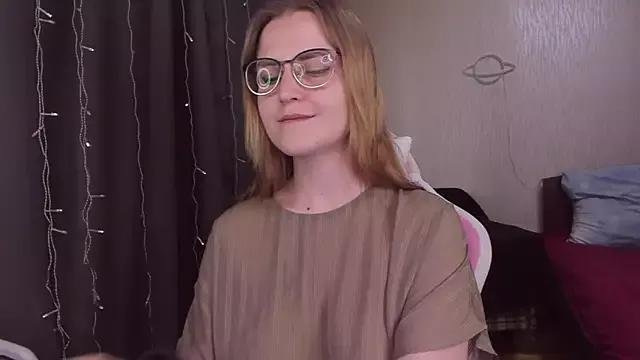 MissBrightShine from StripChat